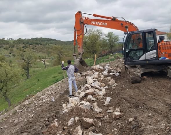 İvrindi Belediyesi, merkez ve kırsal mahallelerde yürüttüğü çalışmalarla ilçenin çehresini