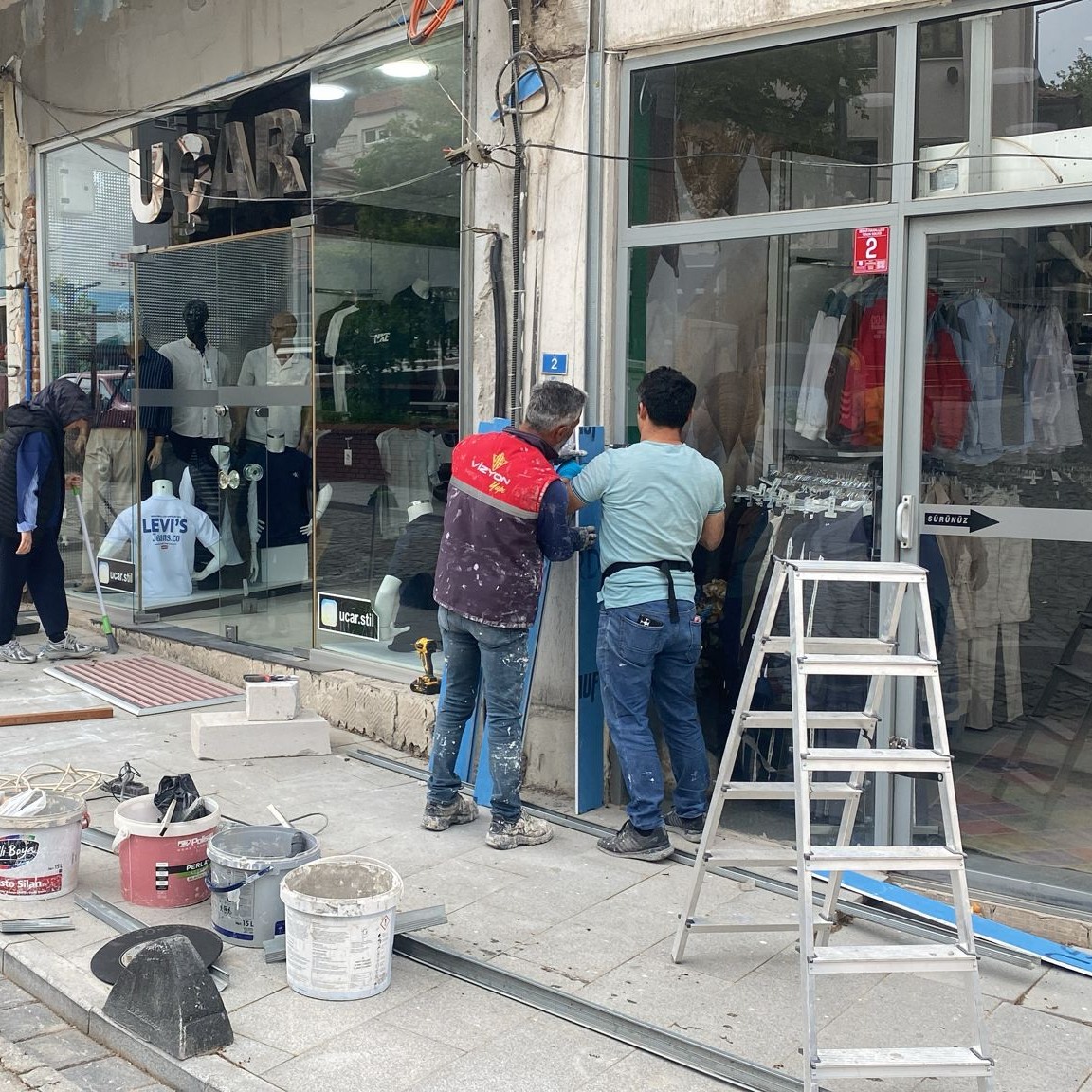 Sokak sağlıklaştırma çalışmaları kapsamında Hitay Caddesi’nde yürütülen dönüşüm çalışmaları planlı