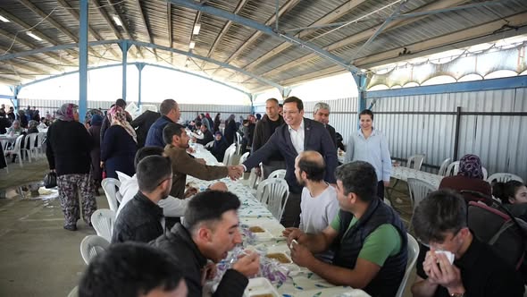 Serkan Sak, Yüreğil Mahallesi’nde düzenlenen Hıdırellez Mahalle Hayrı programında vatandaşlarla