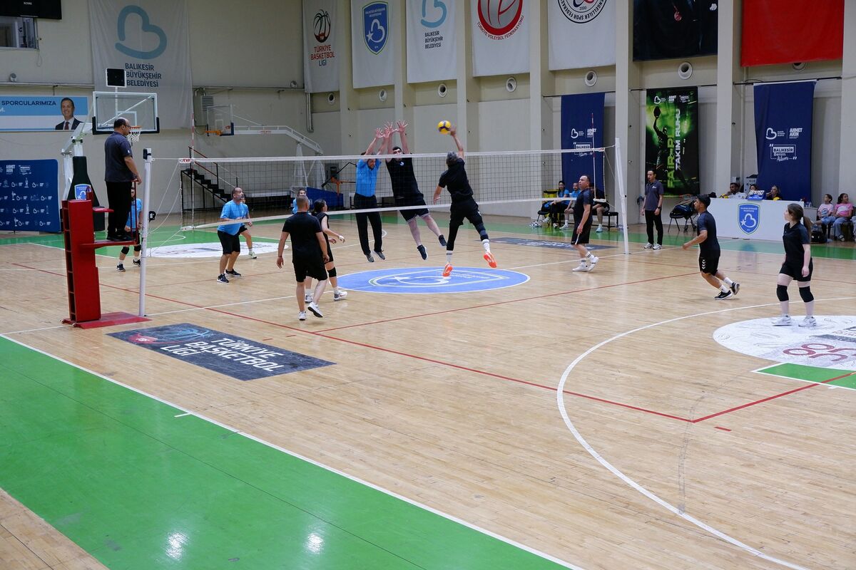 Susurluk Belediyesi Finalde Büyük Heyecan Yaşadı 695724022 1573202024808999 5092041904871367172 n - Marmara Bölge Gazetesi
