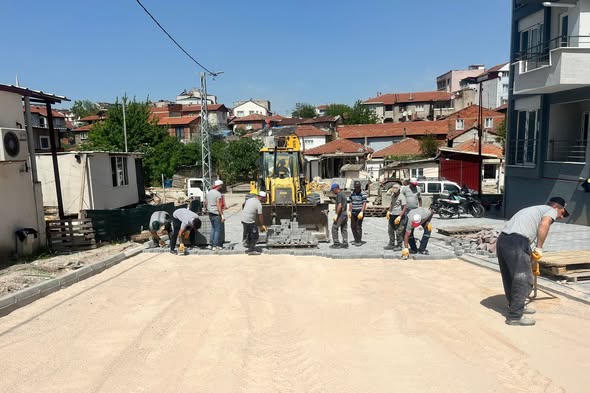 Susurluk Belediyesi, ilçe genelinde yürüttüğü bakım, temizlik ve çevre düzenleme