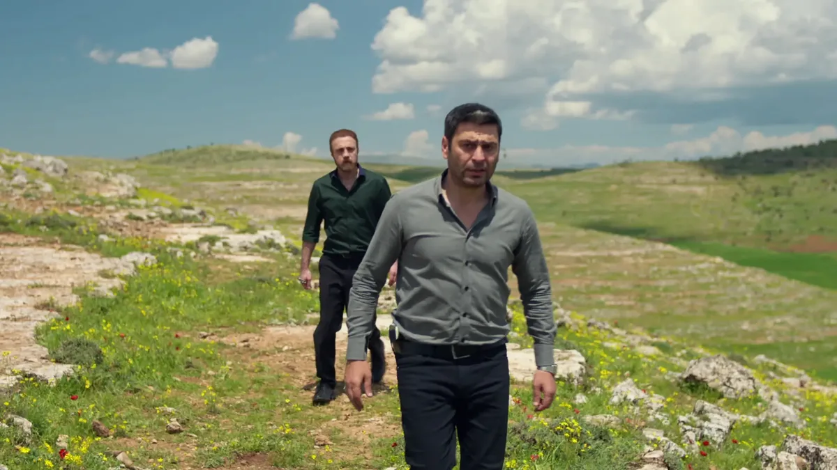 Kanal D’nin sevilen dizisi Uzak Şehir ekran yolculuğuna hız kesmeden