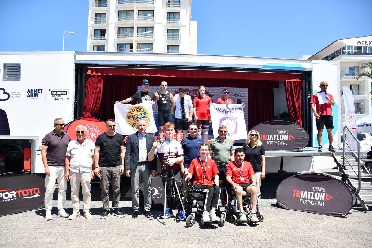 Ayvalık’ta Triatlon Coşkusu 701325910 1291236669848080 8706916547923285529 n - Marmara Bölge Gazetesi