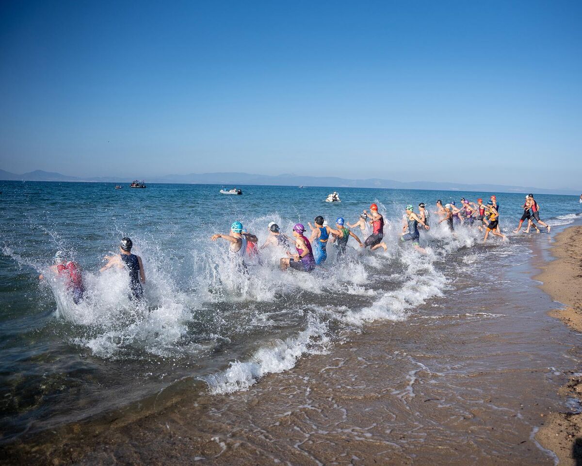 Triatlon Türkiye Kupası Gençler ve Paratriatlon yarışmaları Ayvalık’ta büyük heyecana