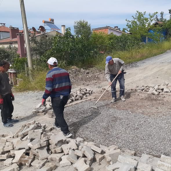 Bigadiç Belediyesi, ilçe genelinde araç ve yaya trafiğini daha güvenli