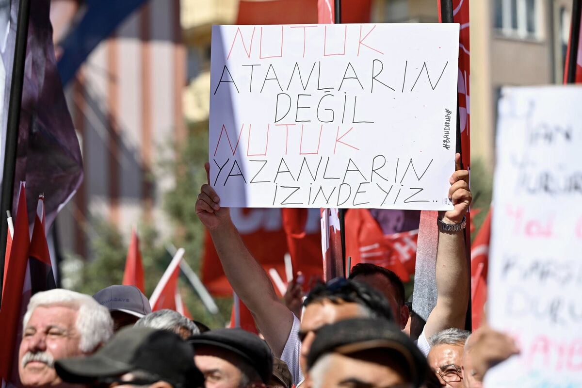 Özgür Özel Balıkesir’den İktidara Yüklendi: “Her CHP’li Cumhurbaşkanı Adayıdır” 702589548 1674356601359267 7164306931153582227 n - Marmara Bölge Gazetesi