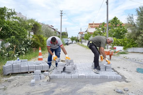 Ali Kemal Deveciler, ilçe genelinde sürdürülen yol yapım, bakım ve