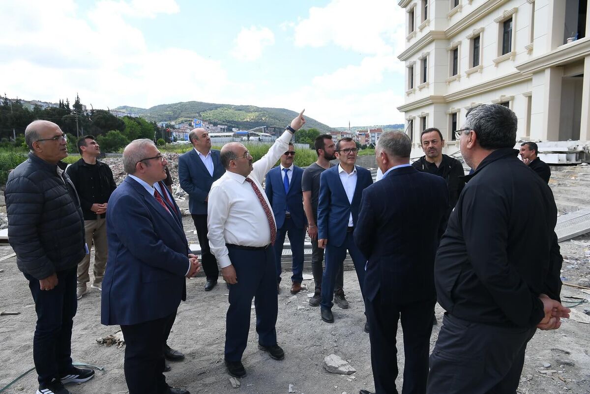 Balıkesir Valisi İsmail Ustaoğlu, Karesi ilçesinde yapımı süren yeni Hükümet