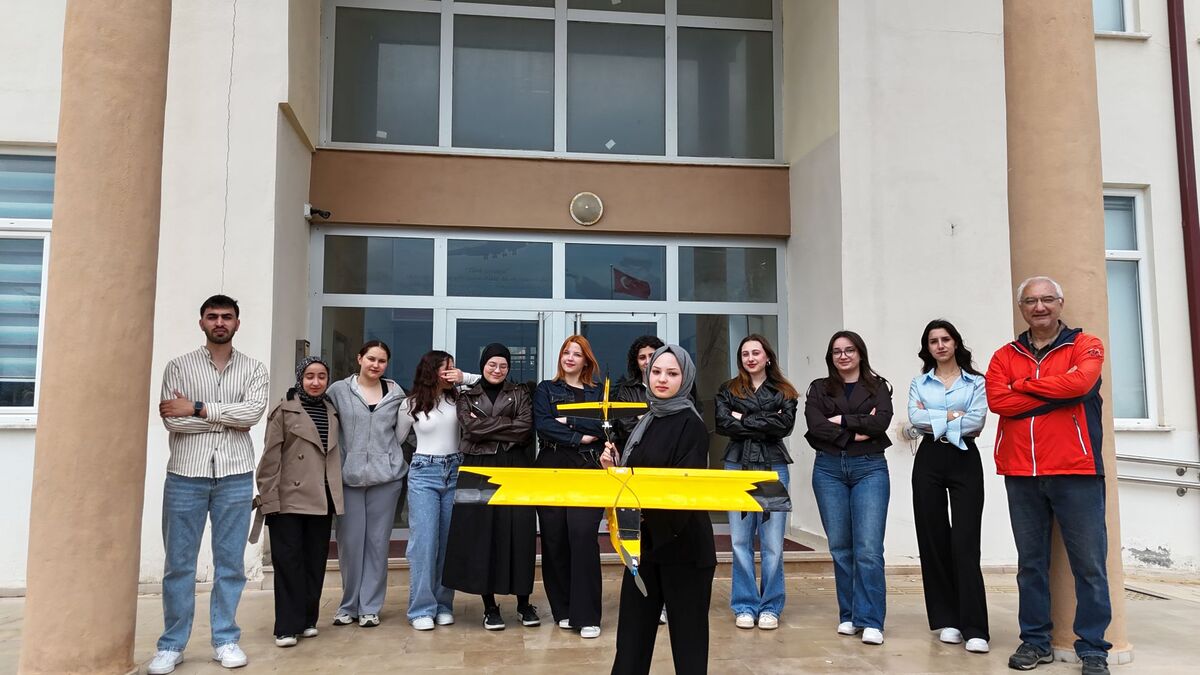 Balıkesir Üniversitesi öğrencilerinden oluşan Edremit Tayyaresi İHA Takımı, TEKNOFEST 2026