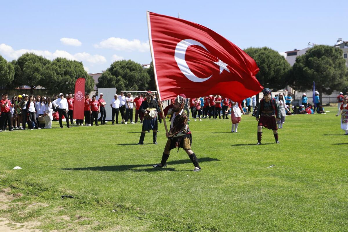 Burhaniye’de 19 Mayıs Atatürk’ü Anma, Gençlik ve Spor Bayramı büyük