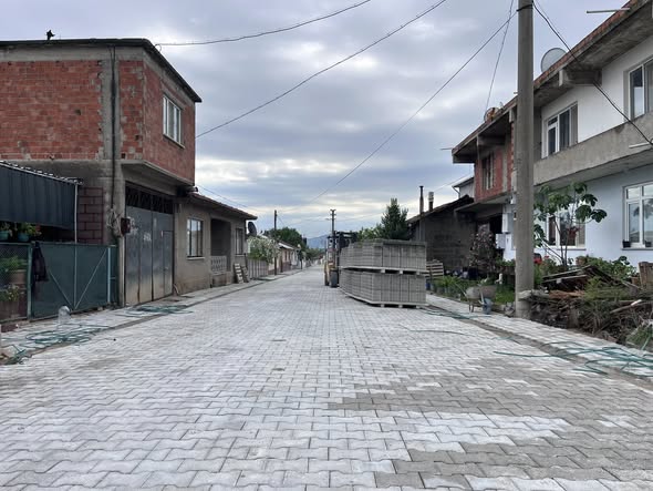 Gönen Belediyesi, ilçe genelinde ulaşım konforunu artırmak amacıyla yürüttüğü altyapı
