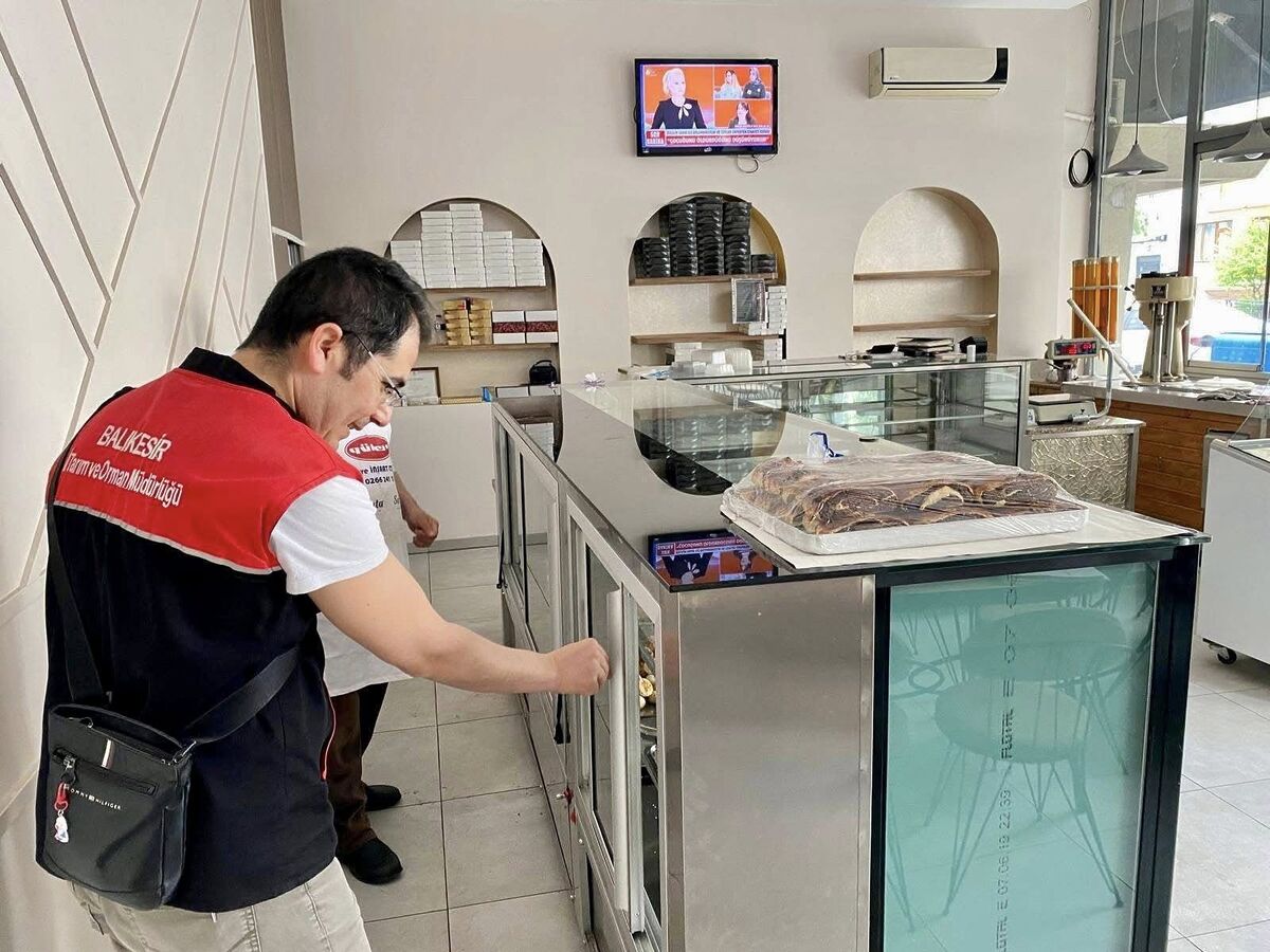 Bayram Öncesi Tatlıcılara Denetim 704626795 1394971202673738 3460698225169882545 n - Marmara Bölge Gazetesi
