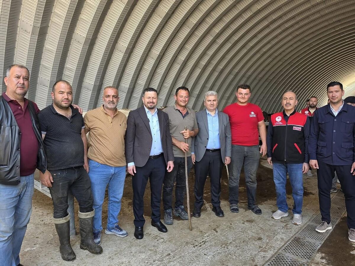 Kurban Bayramı Öncesi Pazarlarda Yoğun Mesai 706727448 1398709418966583 7368268013551143973 n - Marmara Bölge Gazetesi