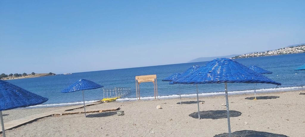 Çocuklu Ailelerin Bayılacağı Cam Gibi Denizi Olan Plaj Akarca Plaji 1 - Marmara Bölge Gazetesi