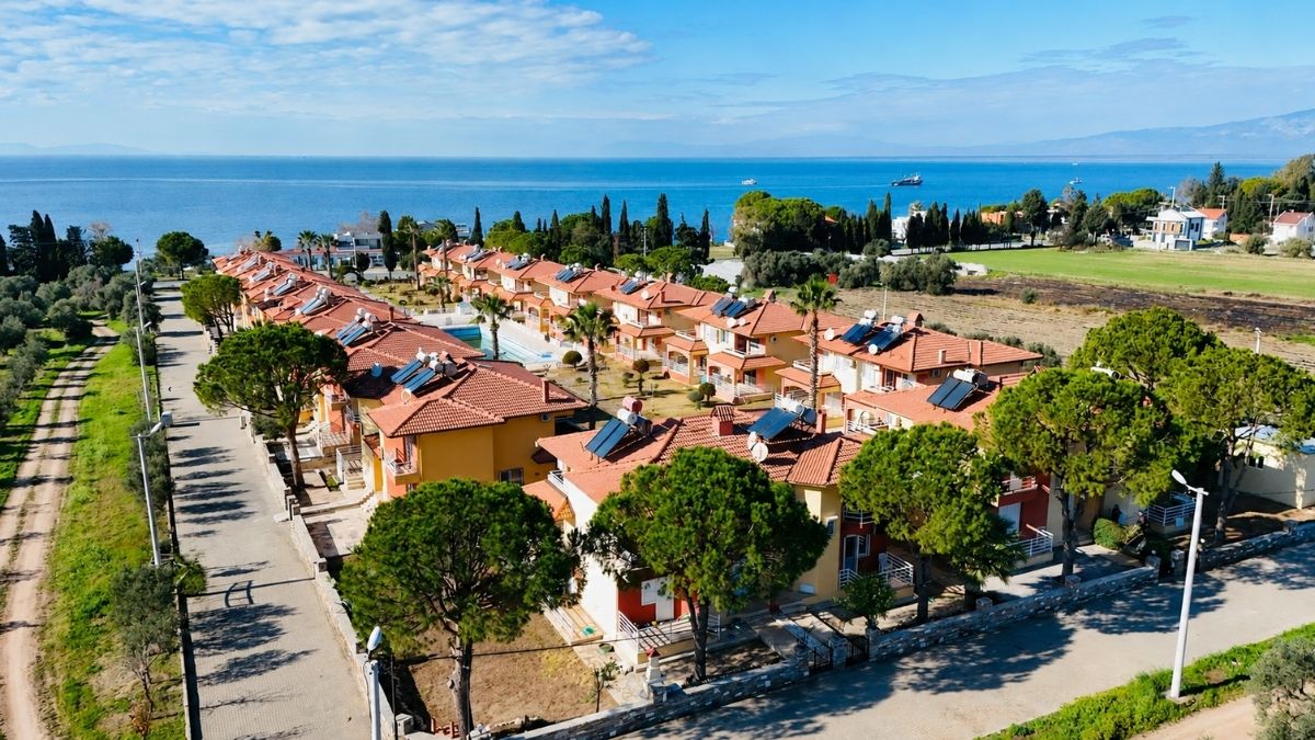 Ege’nin kalabalık tatil rotalarından uzaklaşıp daha sakin, daha doğal ve