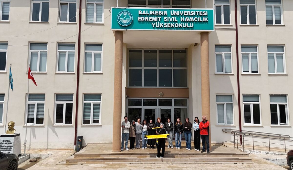 BAÜN’lü “Edremit Tayyaresi” Takımına TEKNOFEST’te Maddi Destek BAUNlu Edremit Tayyaresi Takimi - Marmara Bölge Gazetesi