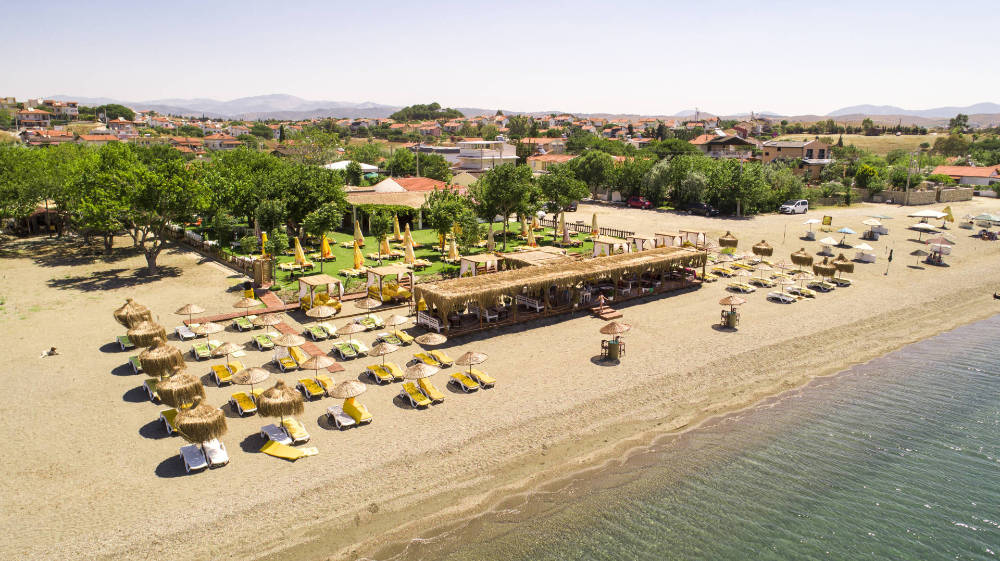 İzmir’in gözde tatil ilçelerinden Seferihisar bu yaz da berrak denizi