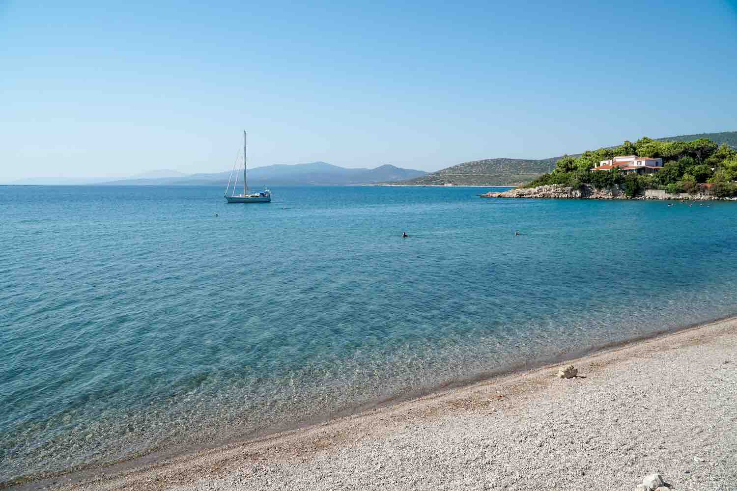 İzmir’in gözde tatil bölgeleri her yaz binlerce ziyaretçiyi ağırlarken, kalabalıktan