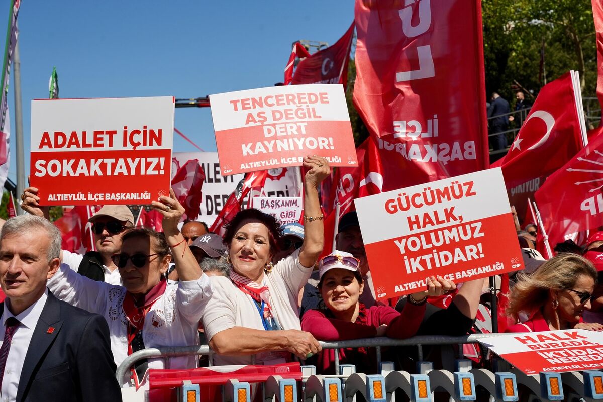 Özgür Özel Balıkesir’den İktidara Yüklendi: “Her CHP’li Cumhurbaşkanı Adayıdır” OZGUR OZEL BALIKESIR MITING 2 - Marmara Bölge Gazetesi
