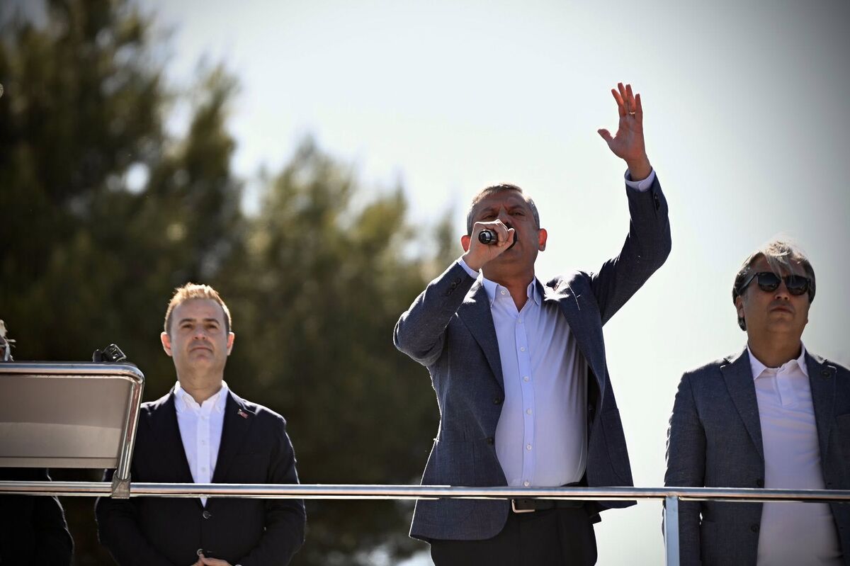 Özgür Özel Balıkesir’den İktidara Yüklendi: “Her CHP’li Cumhurbaşkanı Adayıdır” OZGUR OZEL BALIKESIR MITING 6 - Marmara Bölge Gazetesi