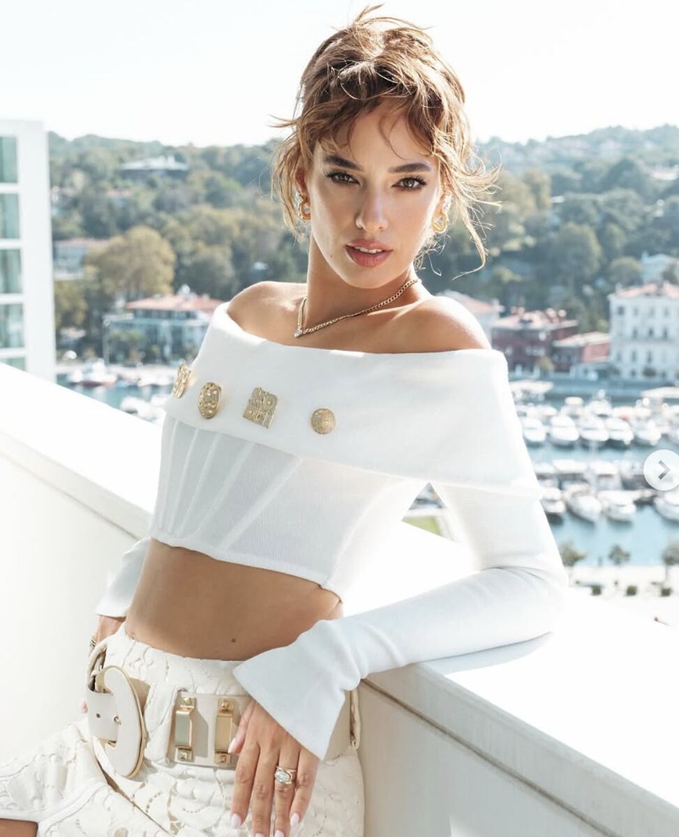 Seda Bakan’ın Cannes Film Festivali’ndeki Kıyafetine “Perde Gibi” Yorumları Yağdı! SEDA9 - Marmara Bölge Gazetesi
