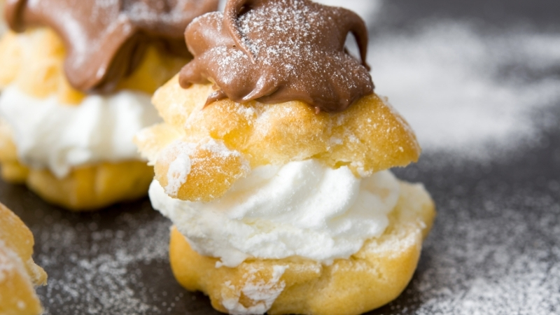 Profiterol, bayram sofralarının en sevilen tatlıları arasında yer almaya devam