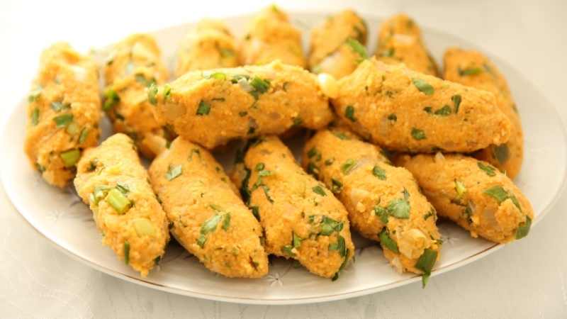 Türk mutfağının en sevilen tariflerinden biri olan mercimek köftesi, hem