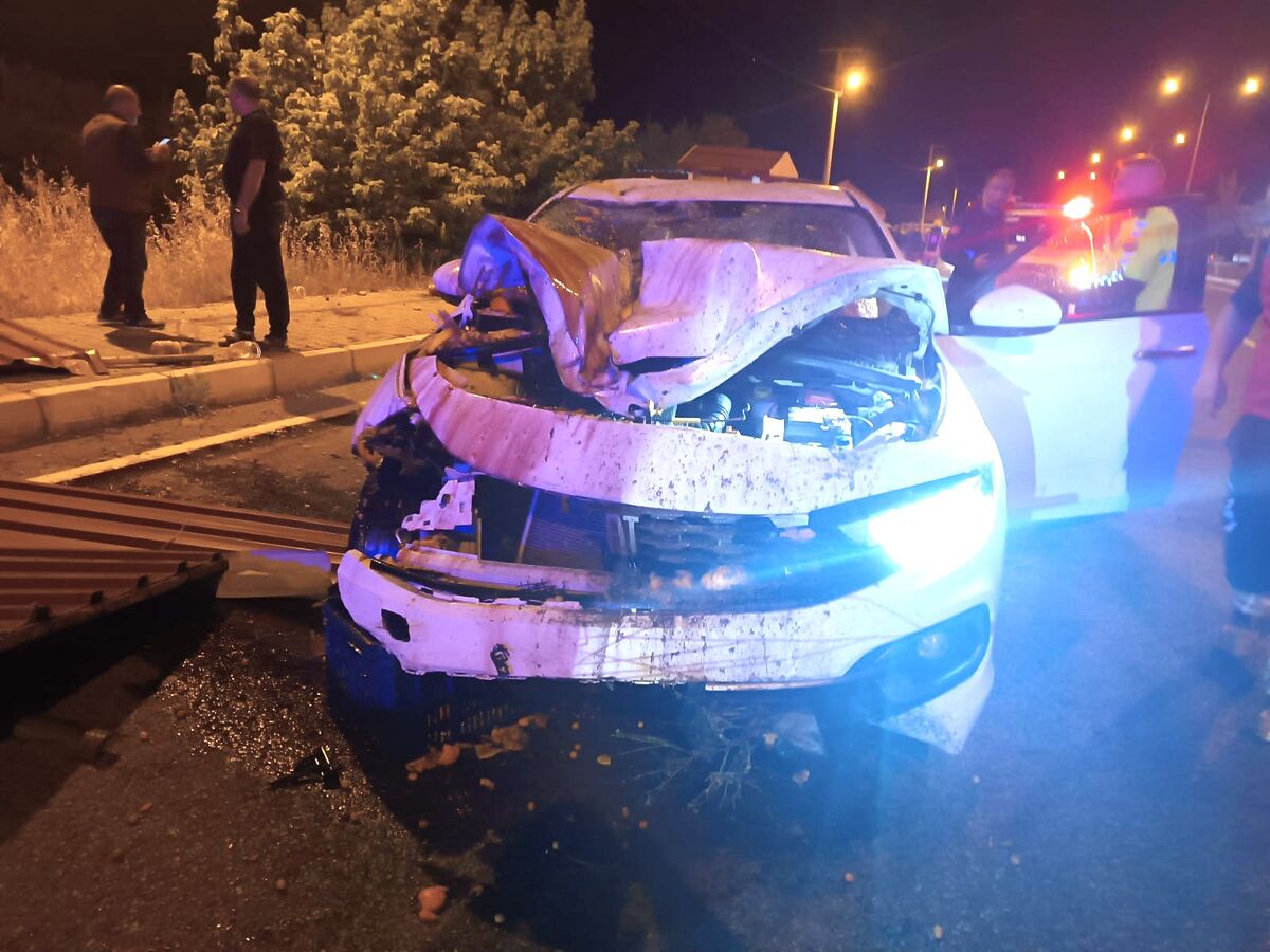 Havran’da Otomobil İşletmeye Daldı! WhatsApp Image 2026 05 13 at 23.50.02 - Marmara Bölge Gazetesi