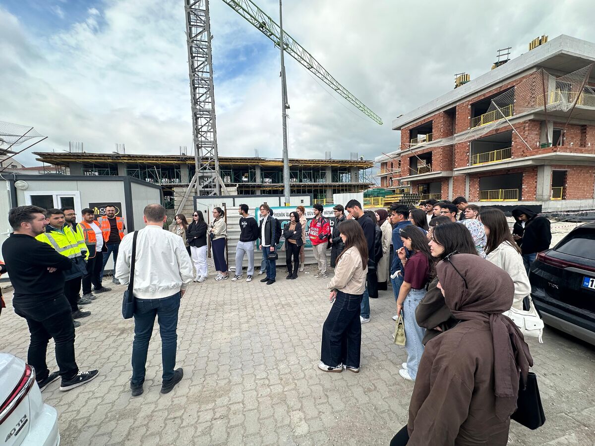 Mimarlık Öğrencinden Mixtum Garden’a Ziyaret WhatsApp Image 2026 05 14 at 22.26.19 - Marmara Bölge Gazetesi