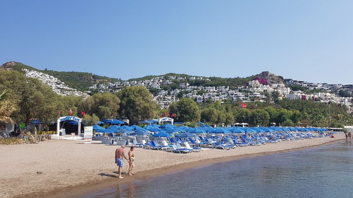 Suyu Cam Gibi, Kumu Altın Gibi! Bodrum’un Bu Saklı Cenneti Tatilcileri Kendine Hayran Bırakıyor YAHSI PLAJI 3 - Marmara Bölge Gazetesi