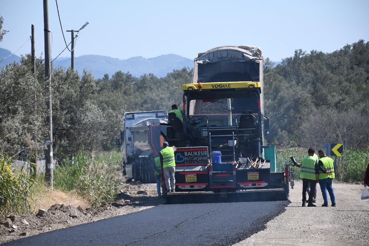 Balıkesir’de Yol Seferberliği Hız Kazandı c73e61ef a5bf 437f bf24 37fe7f6092d4 - Marmara Bölge Gazetesi