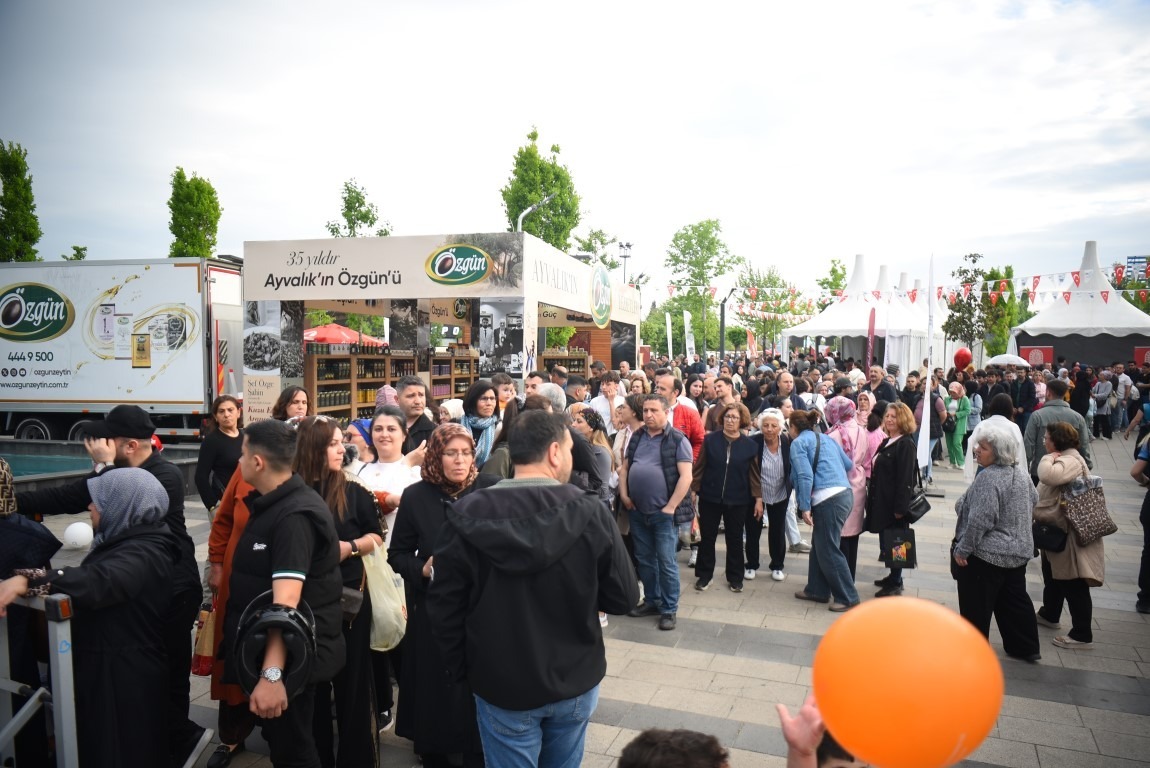 Dev Kokoreçten Ünlü Şeflere GastroFest’te Renkli Görüntüler cf058994 3d02 4936 945e ad35e661199c - Marmara Bölge Gazetesi