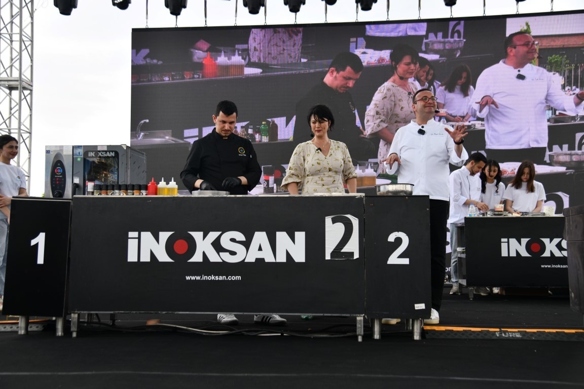 Dev Kokoreçten Ünlü Şeflere GastroFest’te Renkli Görüntüler ea5eb725 2b36 47bc abdb c0777f57bfc1 - Marmara Bölge Gazetesi