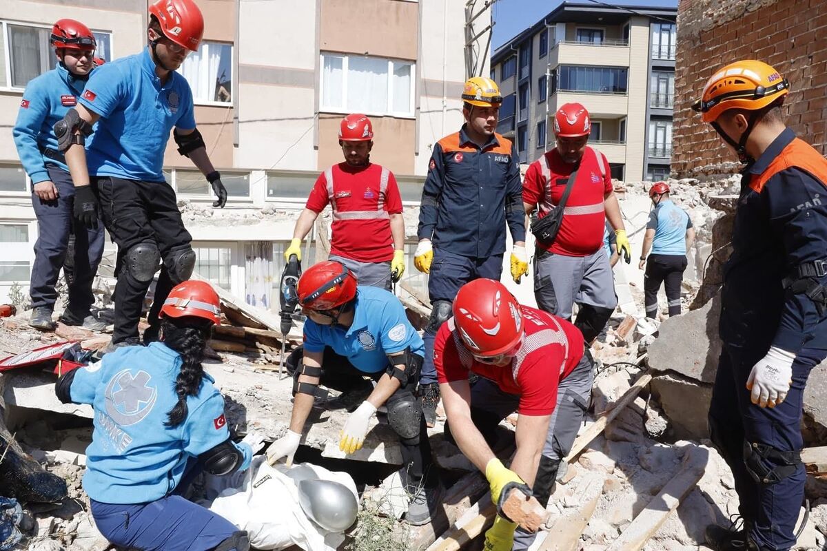 Edremit’te Deprem Alarmı! UMKE ve AFAD Harekete Geçti fbab5120 813d 4acb b399 745b60738a48 - Marmara Bölge Gazetesi