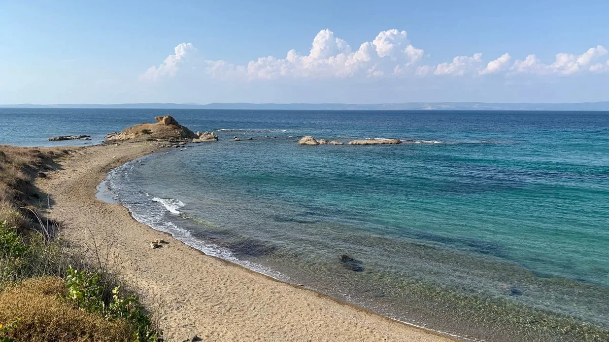 Çanakkale’nin sakin ve doğal tatil noktalarından biri olan Mahmutpaşa Koyu,