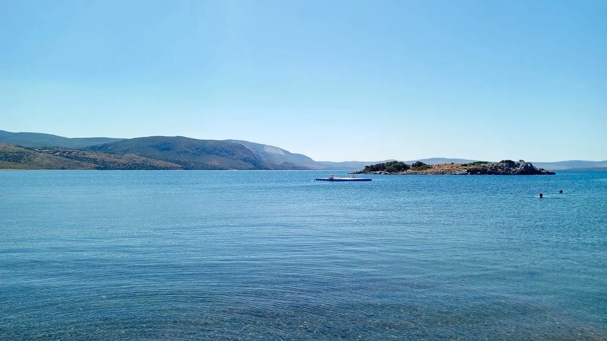 İzmir’in keşfedilmeyi bekleyen doğal güzelliklerinden biri olan Karareis Mercankoy, sakin