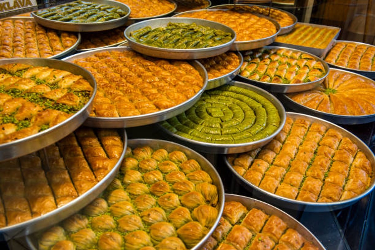 Kurban Bayramı sofralarının vazgeçilmezi olan baklava, doğru şerbet ve incecik