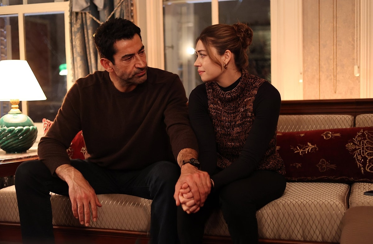 A.B.İ. Dizisinde Şok Ayrılık! Afra Saraçoğlu Gitti, Sezon Finali Erkene Çekildi s acd1caffb47928e9cdeaa72e1971616256f437a8 - Marmara Bölge Gazetesi