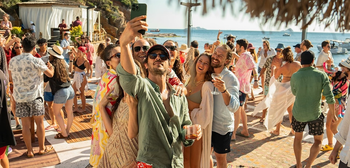 Netflix’in dikkat çeken Türk yapımlarından Kimler Geldi Kimler Geçti, üçüncü