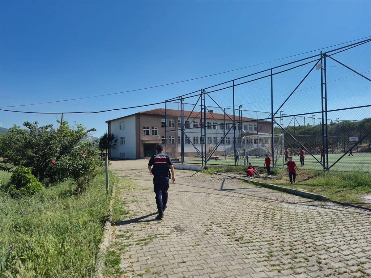 Jandarmadan Okul Çevrelerine Abluka 1 1 - Marmara Bölge Gazetesi