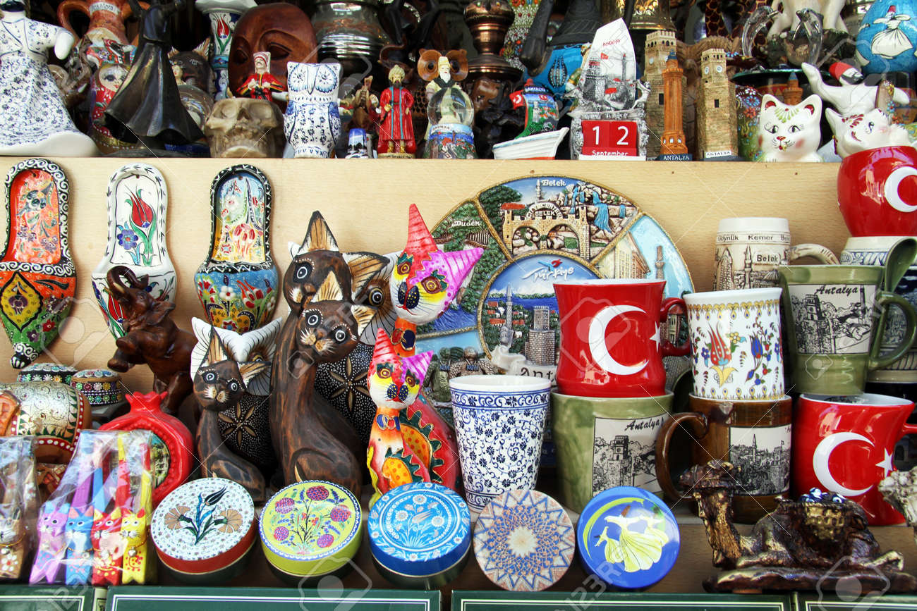 Balıkesir'in gözde turizm merkezi Edremit, doğal güzelliklerinin yanı sıra hediyelik