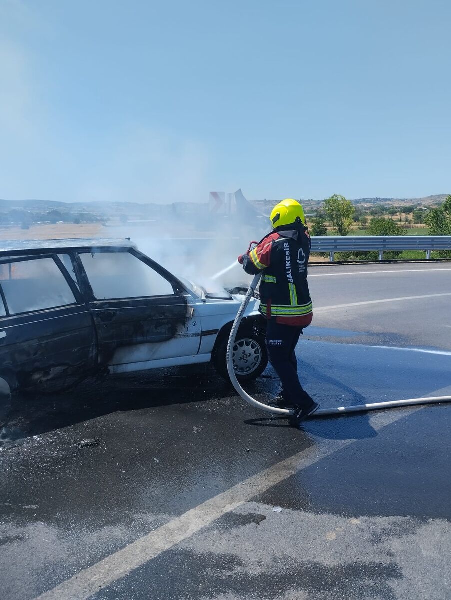 Kaza Sonrası Otomobil Alev Alev Yandı! 262bac9f 2f0a 4beb 9a26 ae02f41234db - Marmara Bölge Gazetesi