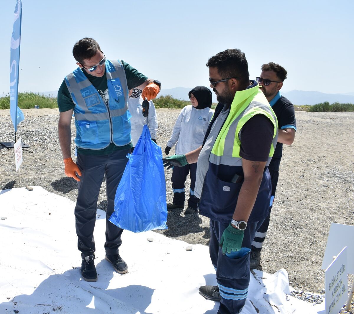 Altınkum Sahilinde Endişelendiren Görüntü 2aa855a4 78f0 4f71 8e08 9f75f0a1aea4 - Marmara Bölge Gazetesi