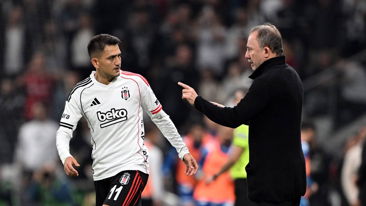 Fenerbahçe’ye geri dönen Cengiz Ünder’in sarı-lacivertli ekipmanlarla yaptığı paylaşım sosyal
