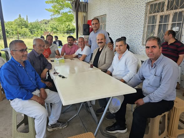 İvrindi Belediye Başkanı Önder Lapanta, Kocaoba Mahallesi'nde düzenlenen hayır programına