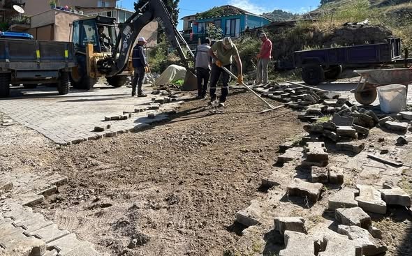 Bigadiç Belediyesi, Salmanlı Mahallesi'nde vatandaşların günlük yaşamını kolaylaştıracak altyapı ve