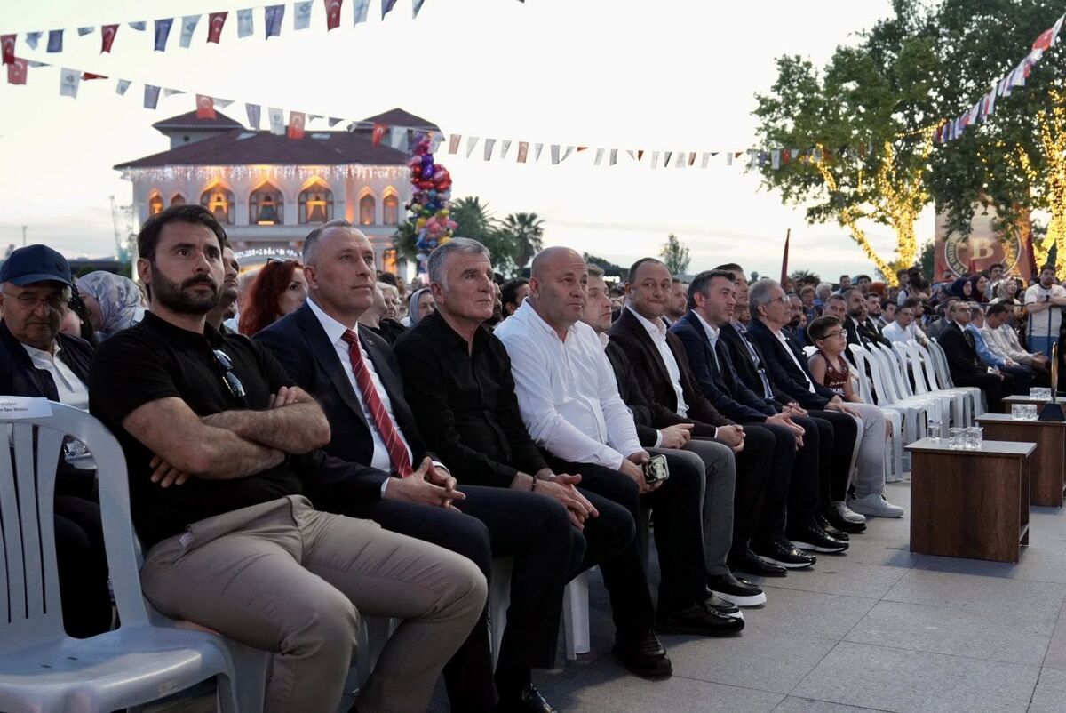 Bandırma’da Şampiyonluk Gecesi! 714651249 1305116765126737 1571448683626951326 n - Marmara Bölge Gazetesi