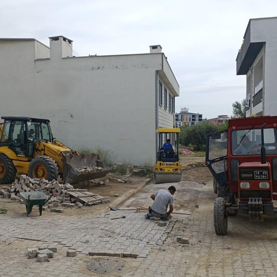 Edremit Eroğlan’da Yol Alarmı! 716350637 1003698695354489 628478005868460558 n - Marmara Bölge Gazetesi