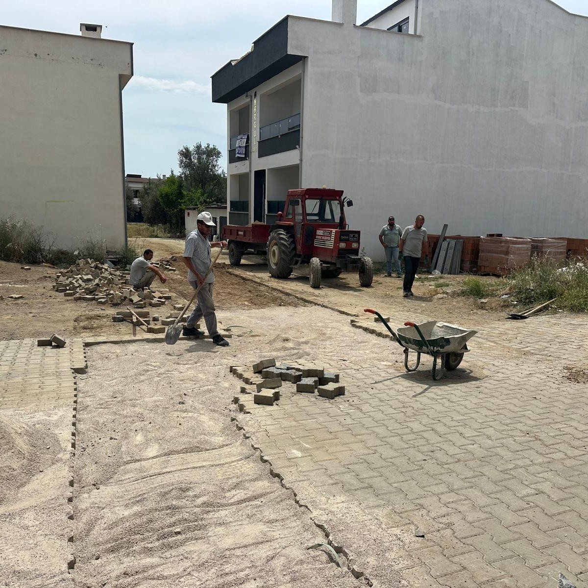 Edremit Eroğlan’da Yol Alarmı! 716510884 1003698815354477 2204249432968153596 n - Marmara Bölge Gazetesi