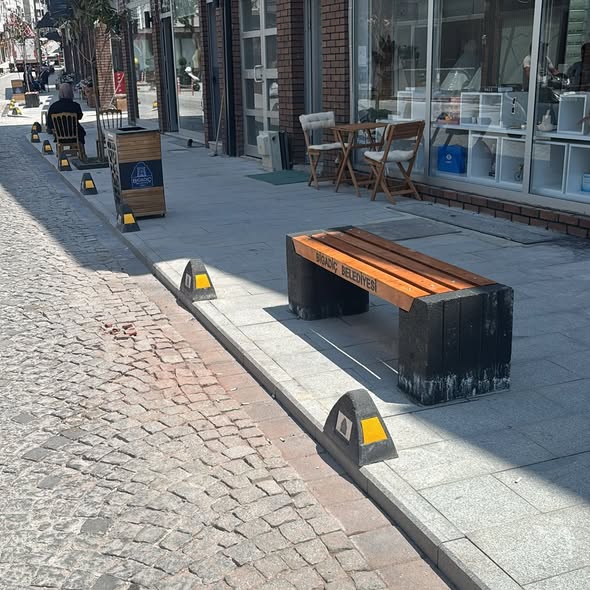 Mustafa Göksel, Bigadiç’te sürdürülen sokak sağlıklaştırma çalışmaları kapsamında Hitay Caddesi’nde